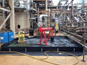 Pneumatic pump connected to horizontal filter vessel in oil refinery
